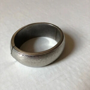 Vtg Silvertone Hinged  Bracelet